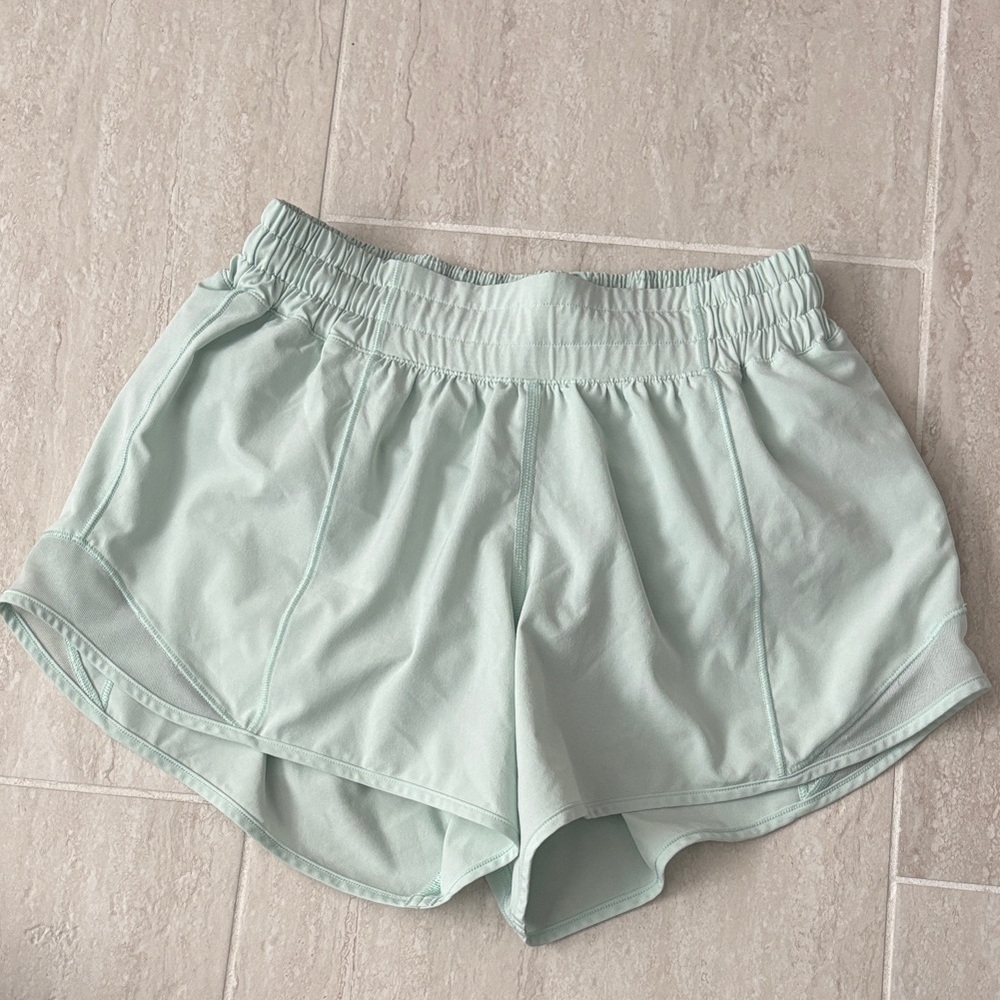 Lululemon Hotty Hot Low Rise 4”Shorts